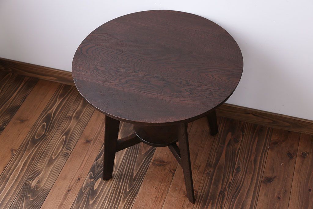 アンティーク家具　アンティーク　古い木製の小さなラウンドテーブル