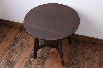 アンティーク家具　アンティーク　古い木製の小さなラウンドテーブル