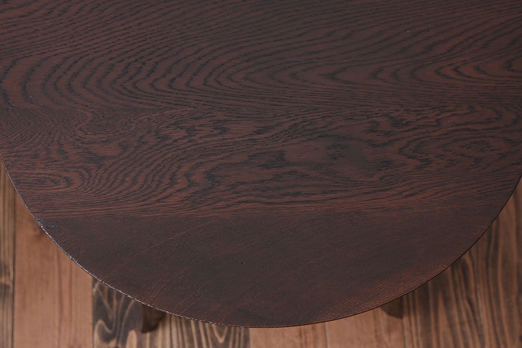 アンティーク家具　アンティーク　古い木製の小さなラウンドテーブル