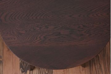 アンティーク家具　アンティーク　古い木製の小さなラウンドテーブル