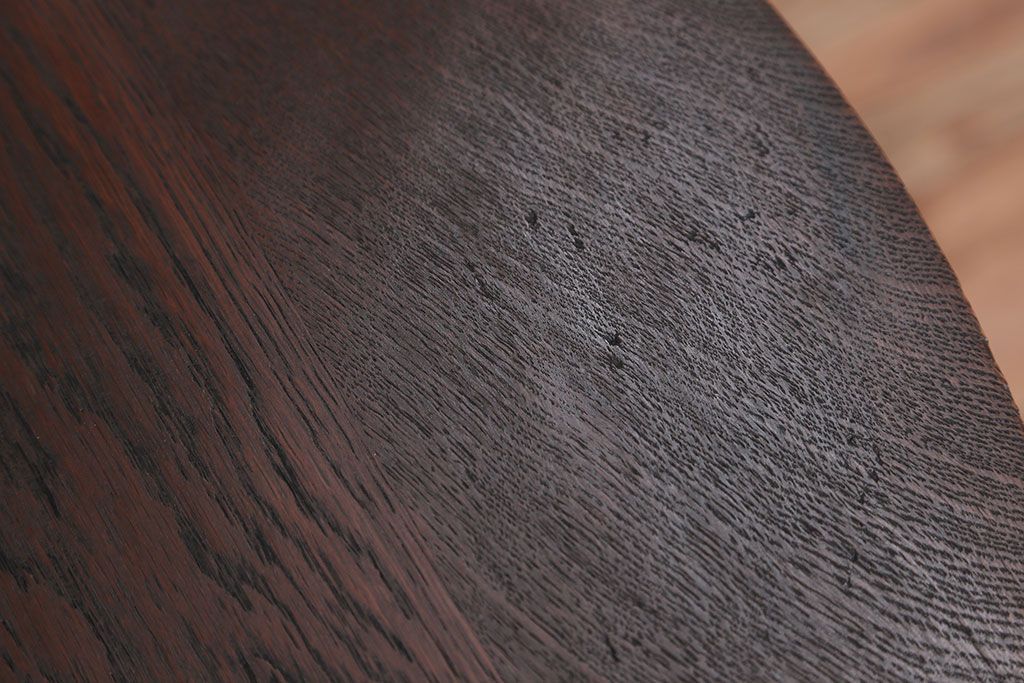 アンティーク家具　アンティーク　古い木製の小さなラウンドテーブル