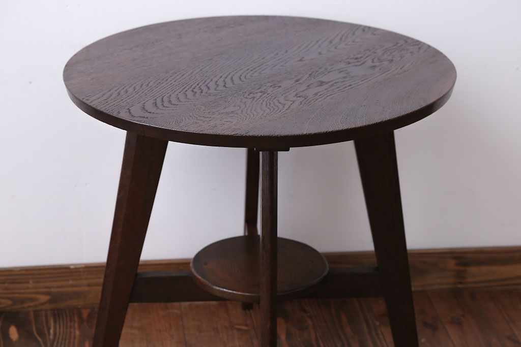 アンティーク家具　アンティーク　古い木製の小さなラウンドテーブル