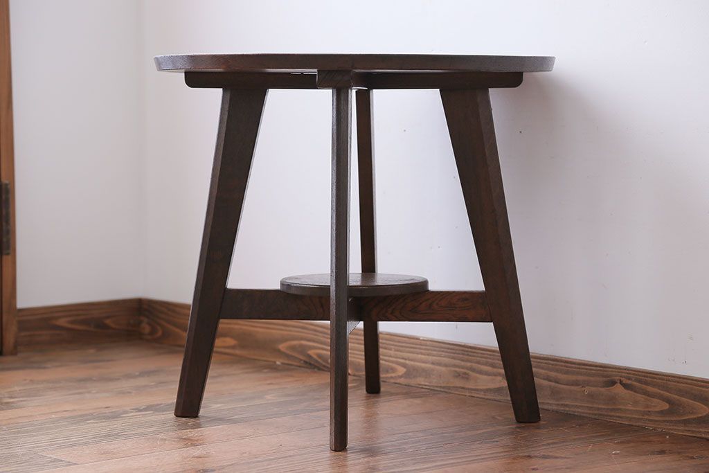 アンティーク家具　アンティーク　古い木製の小さなラウンドテーブル