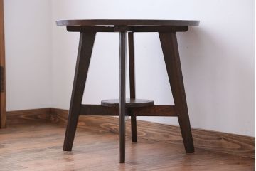 アンティーク家具　アンティーク　古い木製の小さなラウンドテーブル