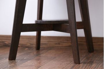 アンティーク家具　アンティーク　古い木製の小さなラウンドテーブル