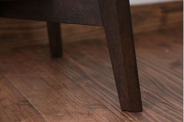 アンティーク家具　アンティーク　古い木製の小さなラウンドテーブル