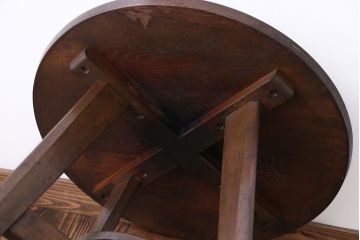 アンティーク家具　アンティーク　古い木製の小さなラウンドテーブル