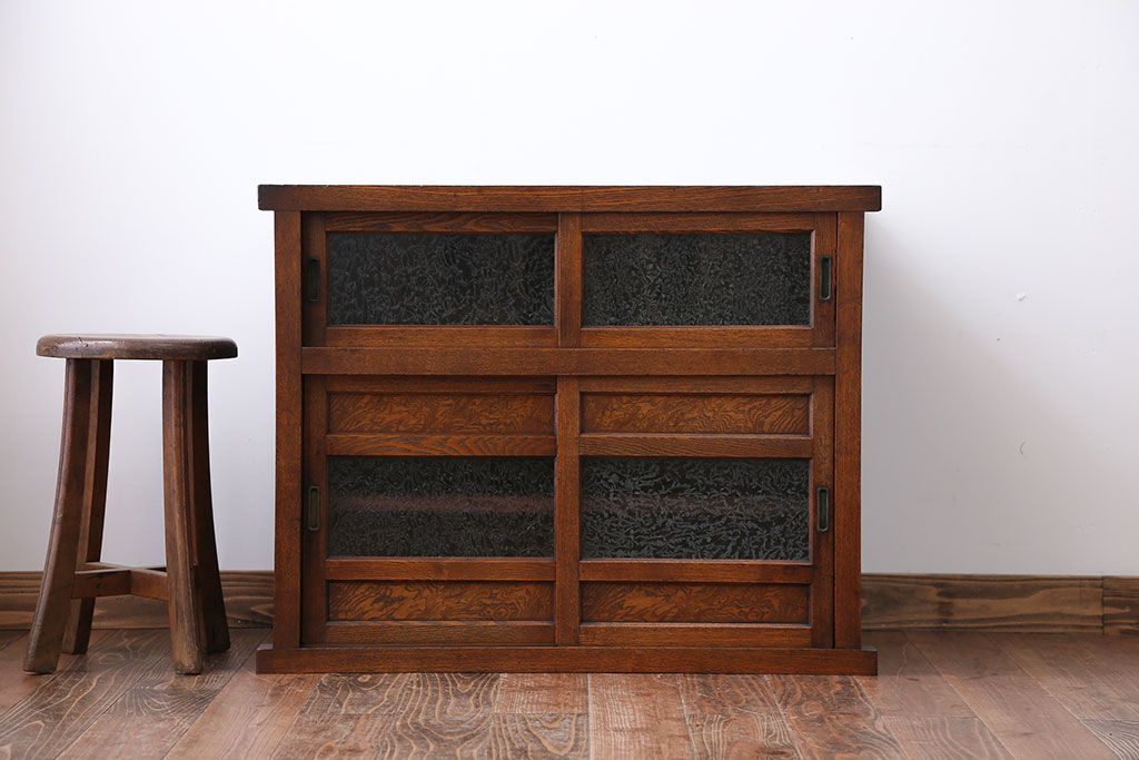 レトロ家具　昭和レトロ　木製の小さな引き戸収納棚