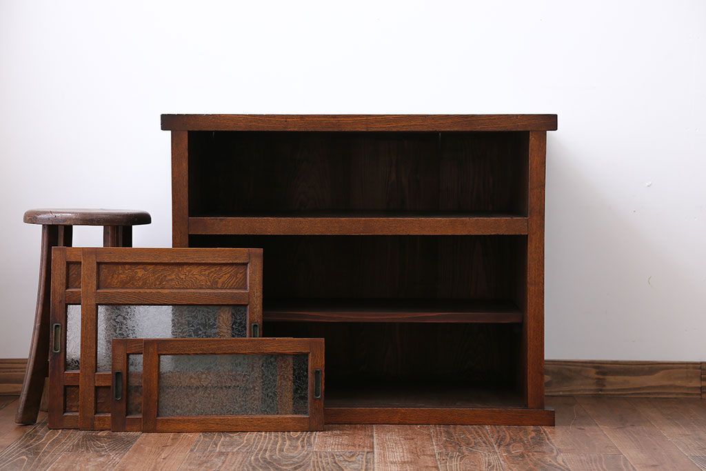 レトロ家具　昭和レトロ　木製の小さな引き戸収納棚