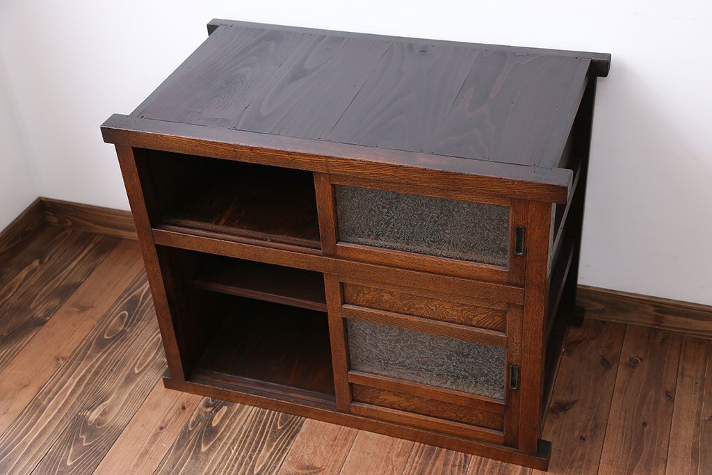 レトロ家具　昭和レトロ　木製の小さな引き戸収納棚