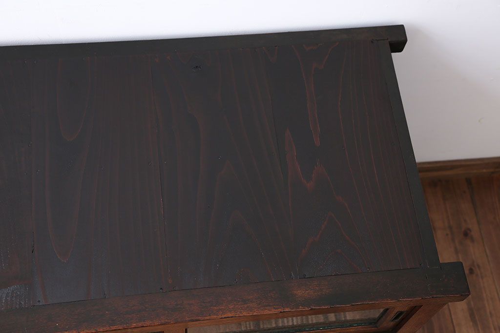 レトロ家具　昭和レトロ　木製の小さな引き戸収納棚