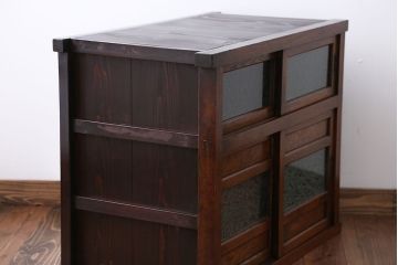 レトロ家具　昭和レトロ　木製の小さな引き戸収納棚