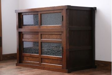 レトロ家具　昭和レトロ　木製の小さな引き戸収納棚