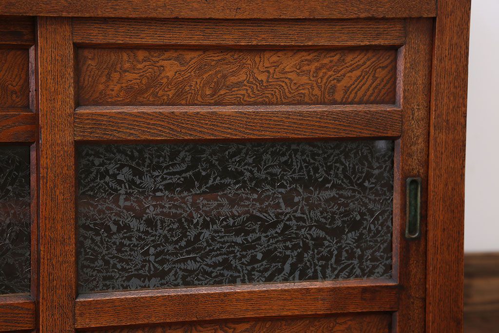 レトロ家具　昭和レトロ　木製の小さな引き戸収納棚