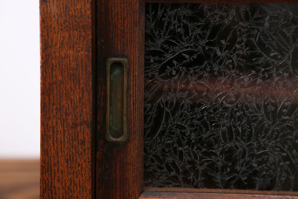 レトロ家具　昭和レトロ　木製の小さな引き戸収納棚