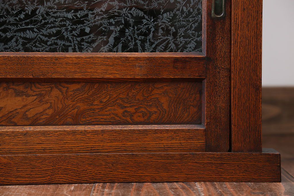 レトロ家具　昭和レトロ　木製の小さな引き戸収納棚