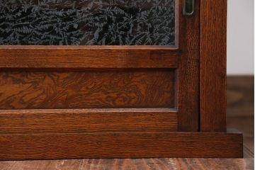 レトロ家具　昭和レトロ　木製の小さな引き戸収納棚