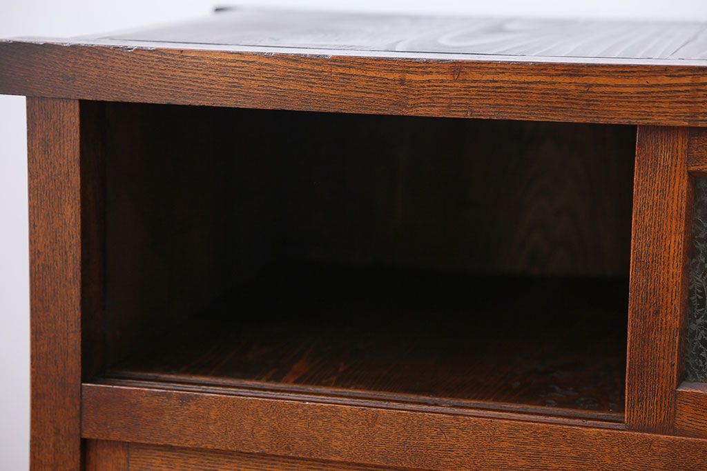 レトロ家具　昭和レトロ　木製の小さな引き戸収納棚