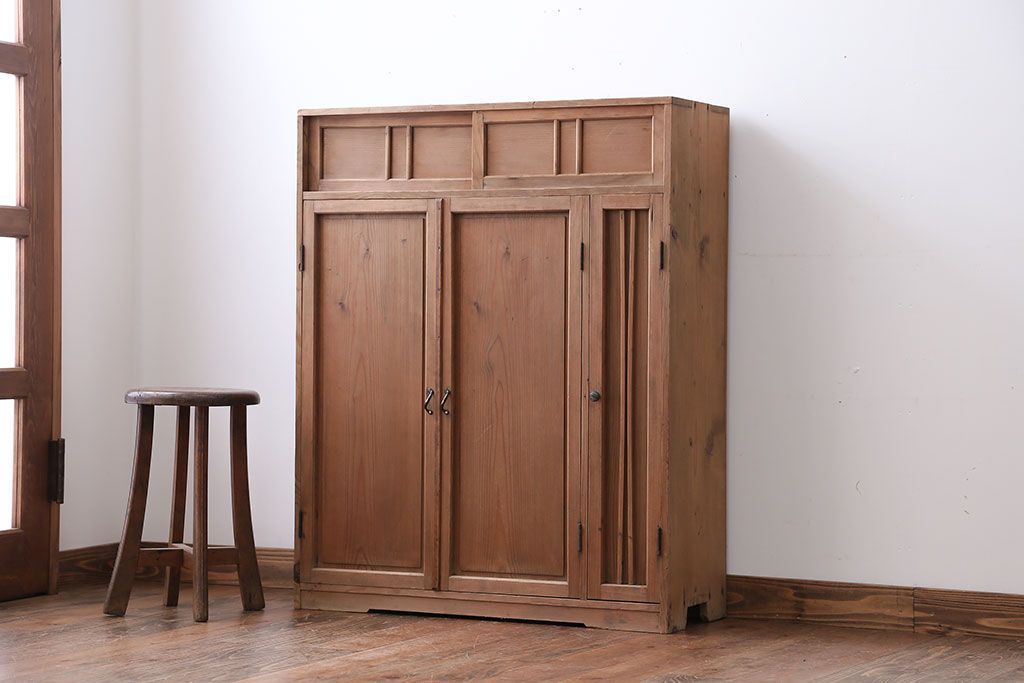 アンティーク家具　アンティーク　木製の小さな古い収納棚