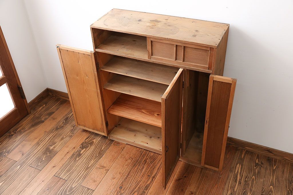 アンティーク家具　アンティーク　木製の小さな古い収納棚