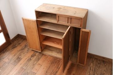 アンティーク家具　アンティーク　木製の小さな古い収納棚