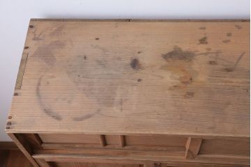 アンティーク家具　アンティーク　木製の小さな古い収納棚