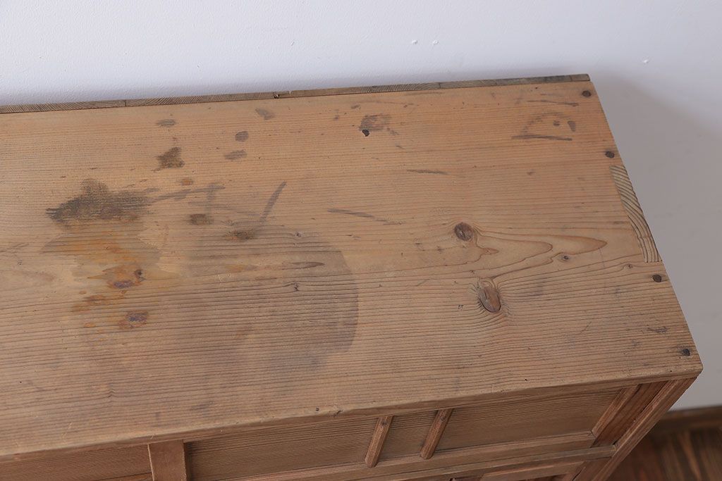 アンティーク家具　アンティーク　木製の小さな古い収納棚