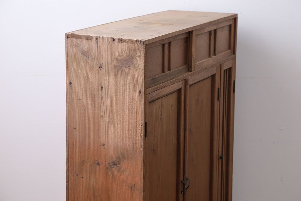 アンティーク家具　アンティーク　木製の小さな古い収納棚