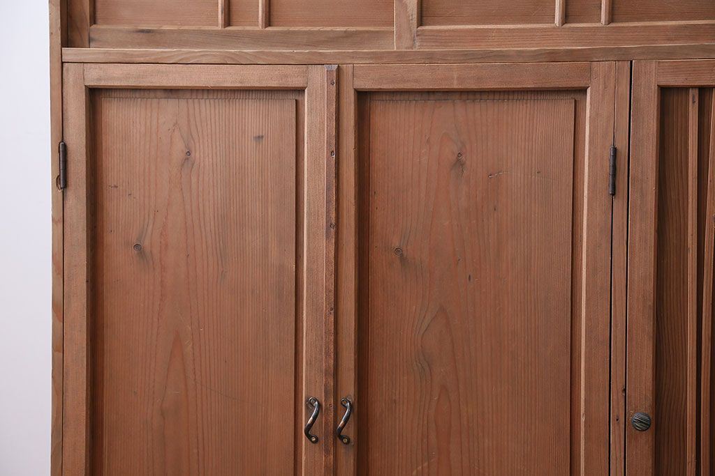 アンティーク家具　アンティーク　木製の小さな古い収納棚