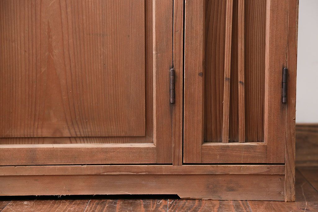 アンティーク家具　アンティーク　木製の小さな古い収納棚