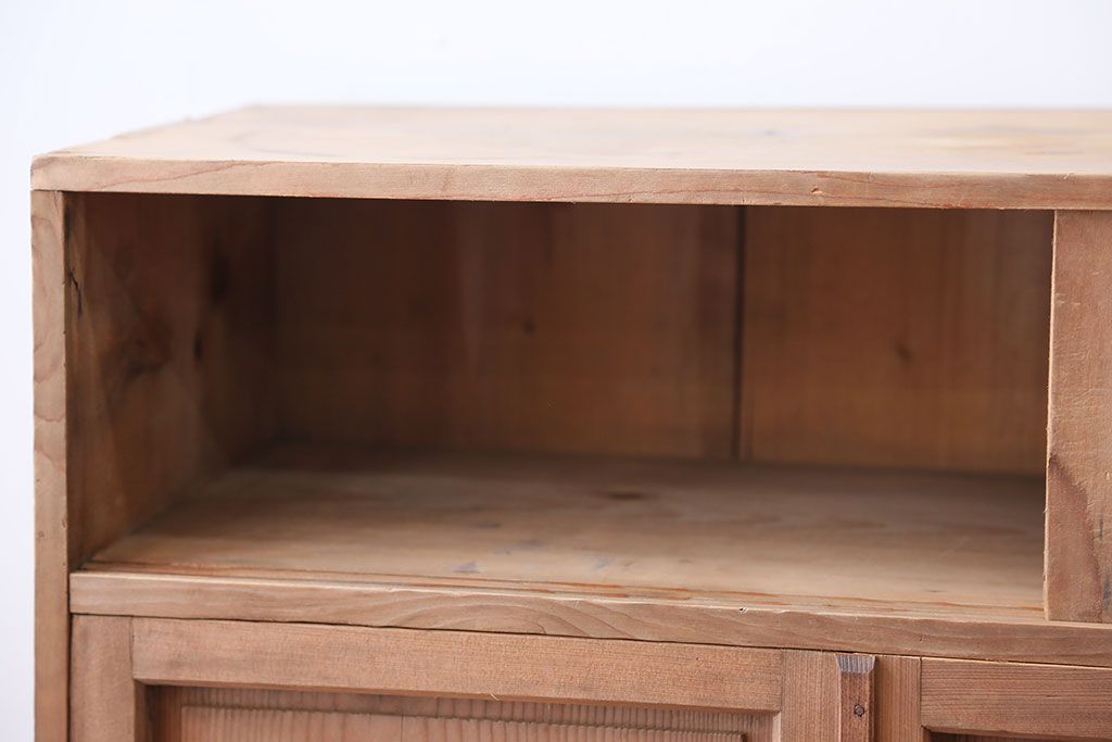 アンティーク家具　アンティーク　木製の小さな古い収納棚