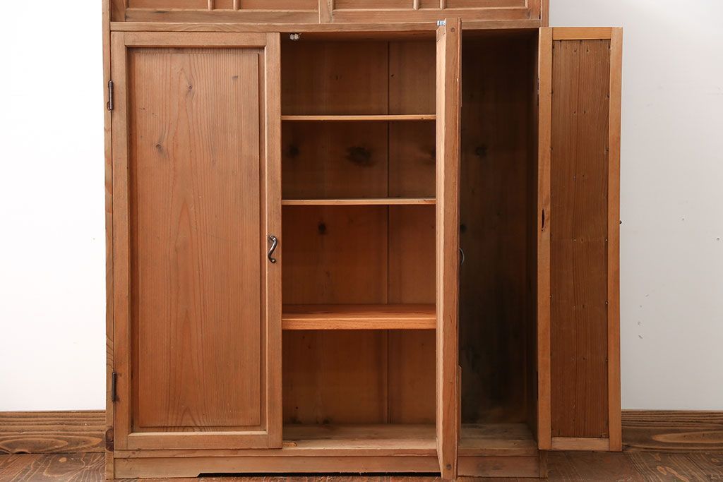 アンティーク家具　アンティーク　木製の小さな古い収納棚