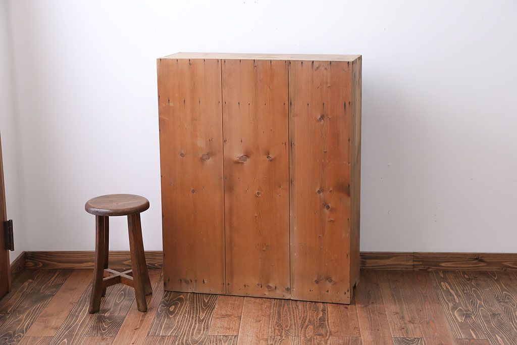 アンティーク家具　アンティーク　木製の小さな古い収納棚