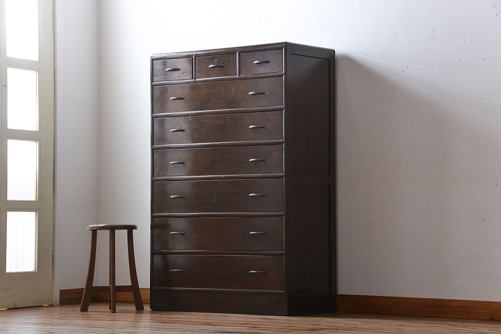 アンティーク家具　アンティーク　シンプルでシックなチェスト