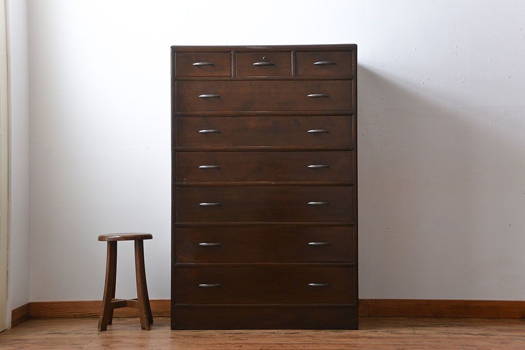 アンティーク家具　アンティーク　シンプルでシックなチェスト