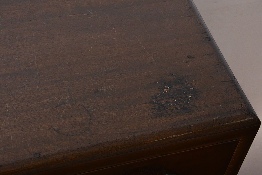 アンティーク家具　アンティーク　シンプルでシックなチェスト