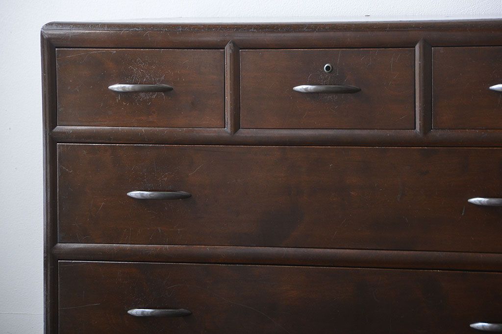 アンティーク家具　アンティーク　シンプルでシックなチェスト