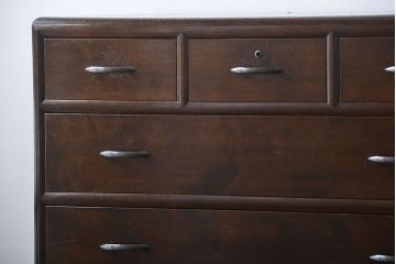 アンティーク家具　アンティーク　シンプルでシックなチェスト