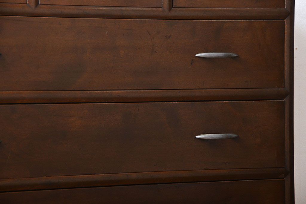 アンティーク家具　アンティーク　シンプルでシックなチェスト