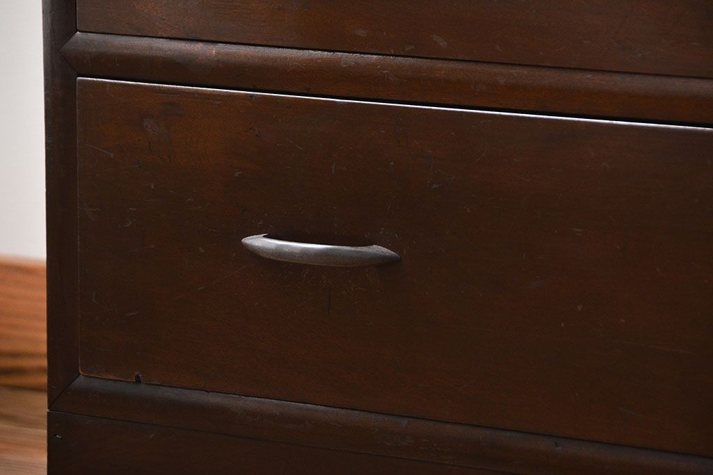 アンティーク家具　アンティーク　シンプルでシックなチェスト