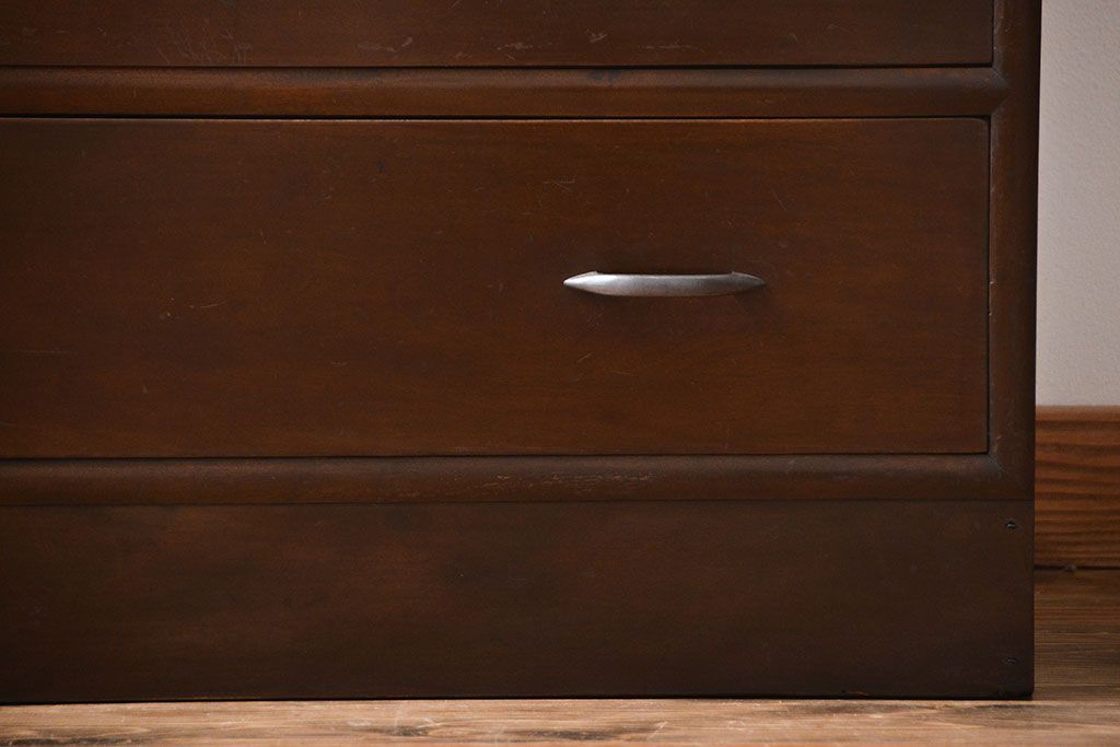 アンティーク家具　アンティーク　シンプルでシックなチェスト