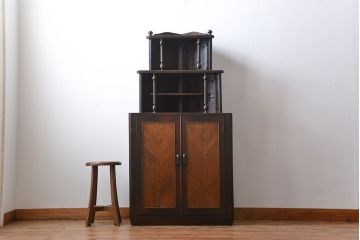 アンティーク家具　アンティーク　おしゃれなコーナーキャビネット