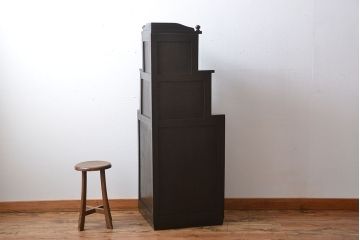 アンティーク家具　アンティーク　おしゃれなコーナーキャビネット