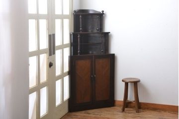 アンティーク家具　アンティーク　おしゃれなコーナーキャビネット