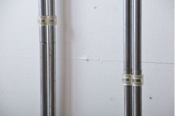 背の高いシンプルなアイアンパーテーション