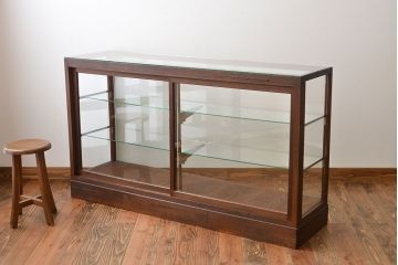 アンティーク家具　アンティーク　店舗什器にぴったりな木製ガラスケース