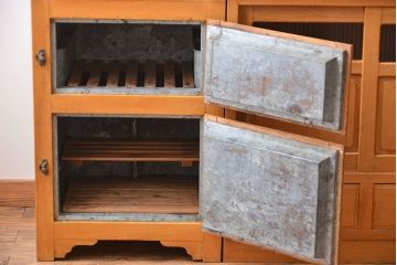 レトロ家具　昭和レトロ　冷蔵庫付き!ナラ材の特大食器棚