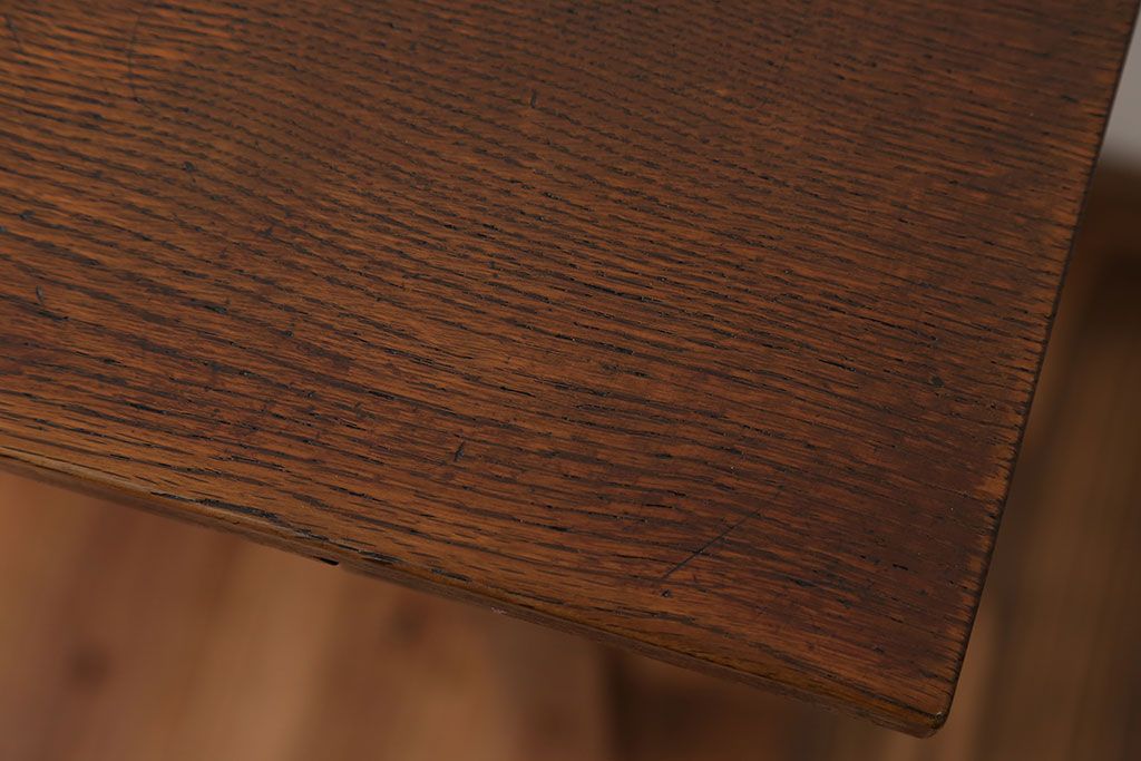 アンティーク家具　アンティーク　天板ナラ材の薄型テーブル(1)