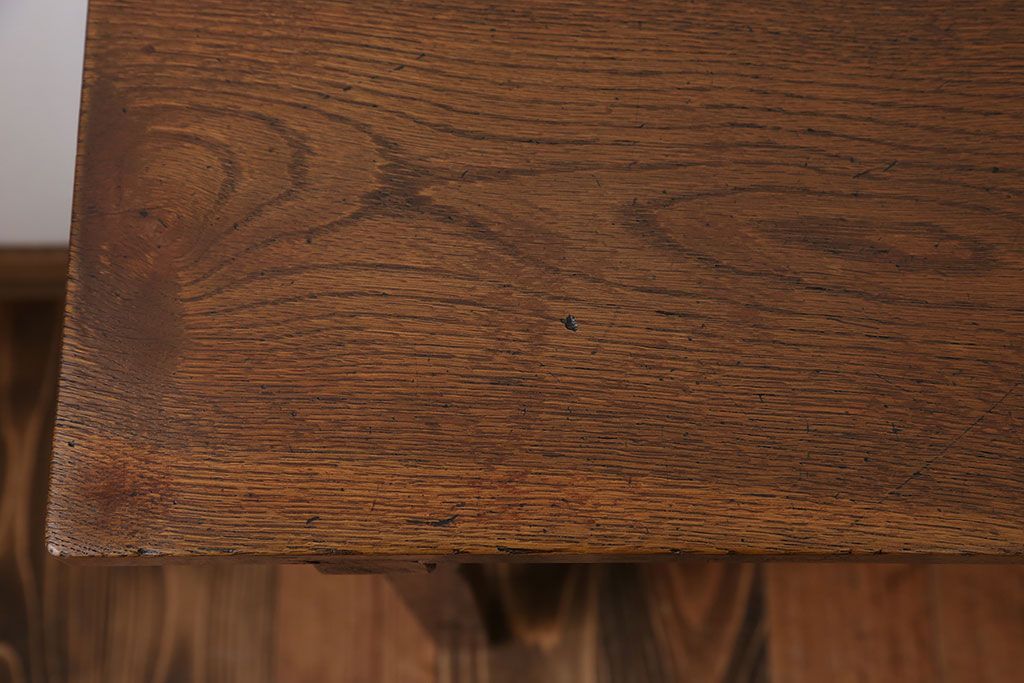 アンティーク家具　アンティーク　天板ナラ材の薄型テーブル(2)