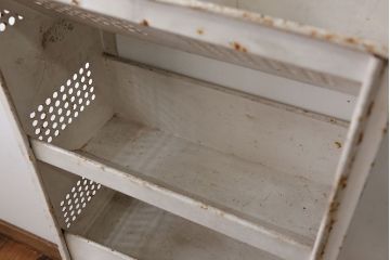 アンティーク家具　イギリスアンティーク　ブリキ(ティン)製　ベジタブルラック(ウォールラック)